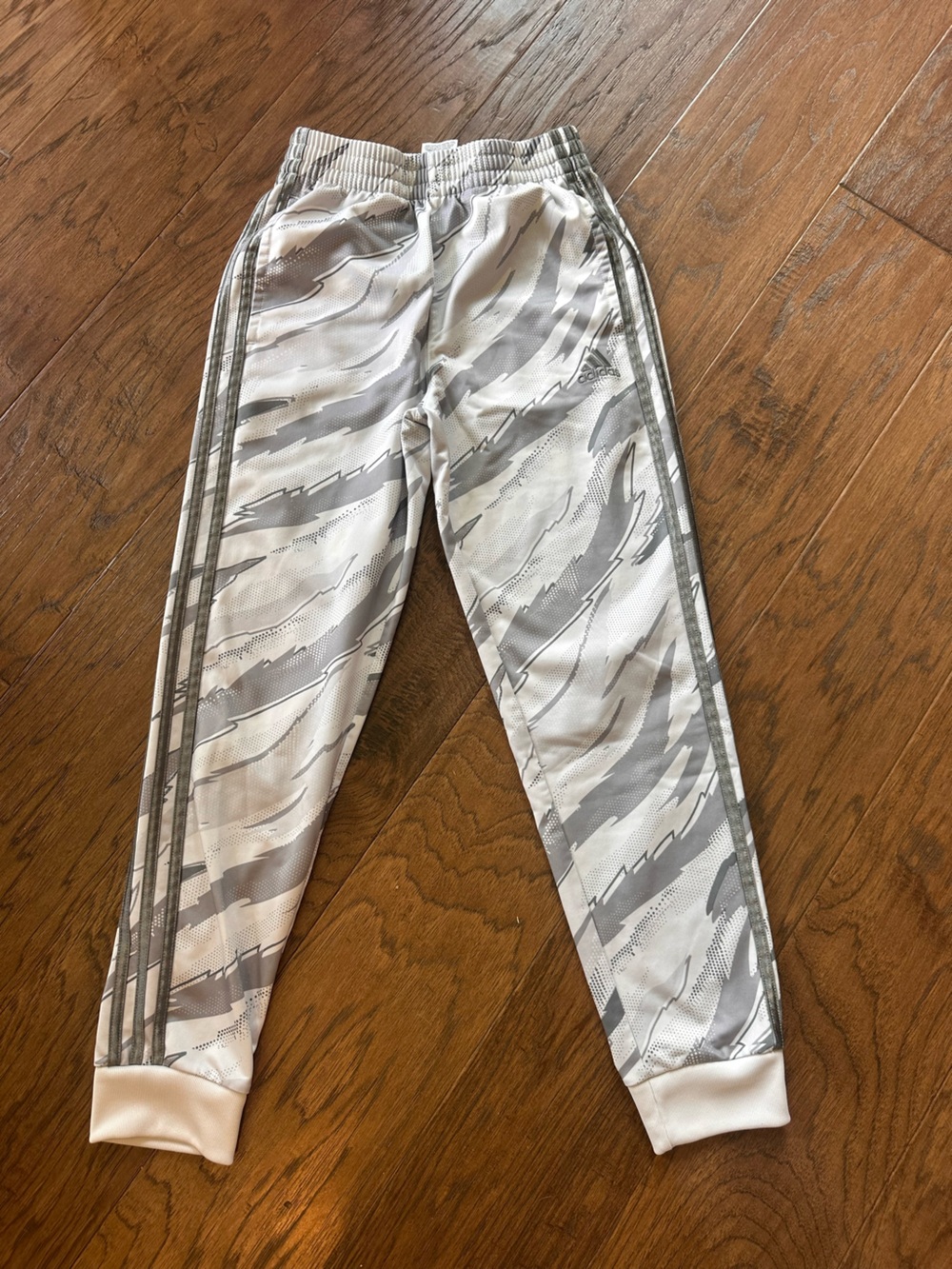Adidas Boys Youth Medium 10-12 Gray White Camo Jogger Track Pants